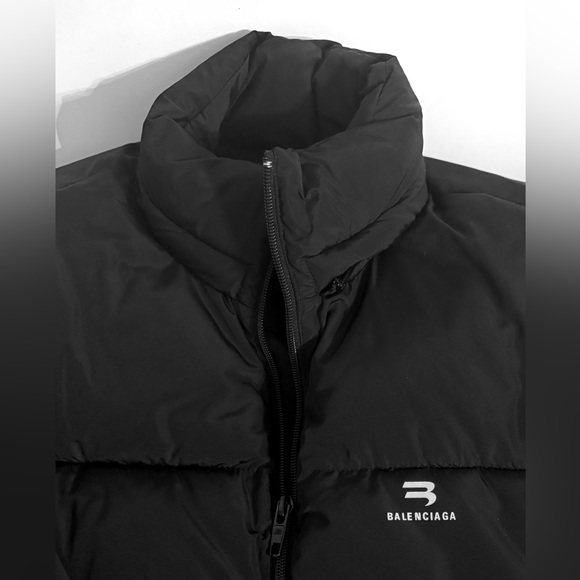 NEW WITH TAGS BALENCIAGA C SHAPED PUFFER Logo Black Sz 34 Curved Hem Jacket - Picture 6 of 14